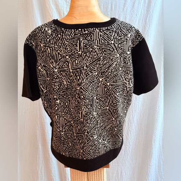 DKNY Black and White Geometric Crop Top - Picture 3 of 7